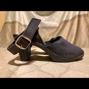 Dolce Ankle Strap Heels Size 8 NWOT